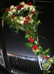 Květiny na svatební auta